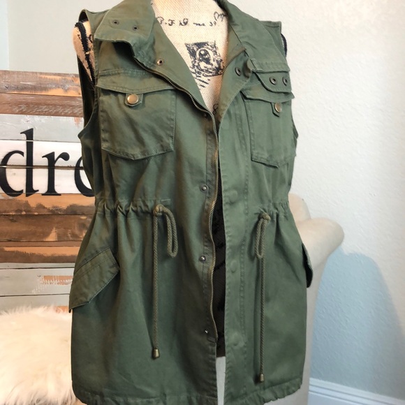 Pleione Jackets & Blazers - Evereve/Pleione Sleevless Army Vest